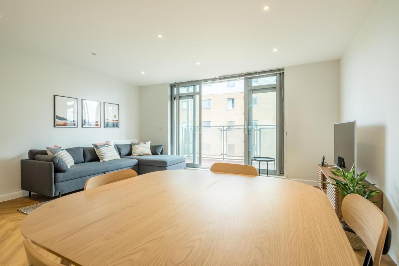 Executive 2Br Apartment Next To Station + Parking Cambridge  Exterior photo