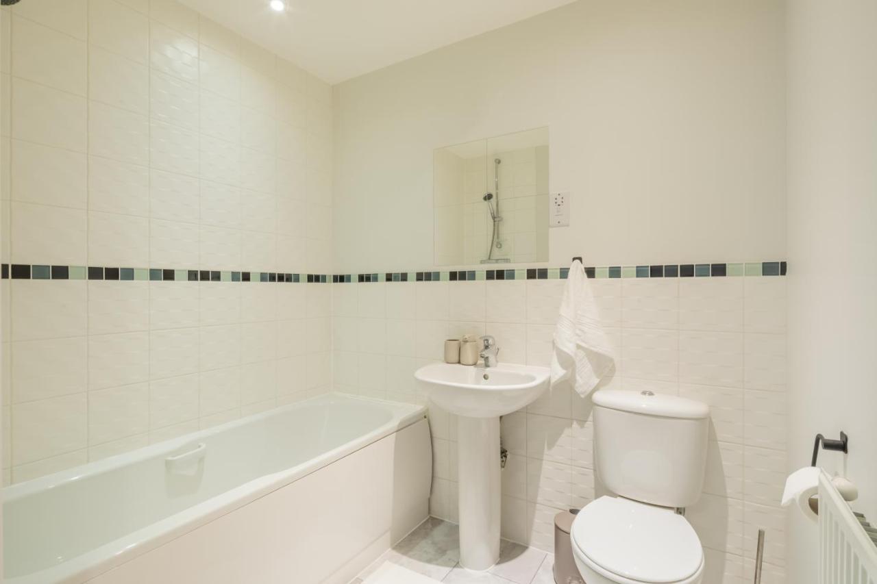 Executive 2Br Apartment Next To Station + Parking Cambridge  Exterior photo