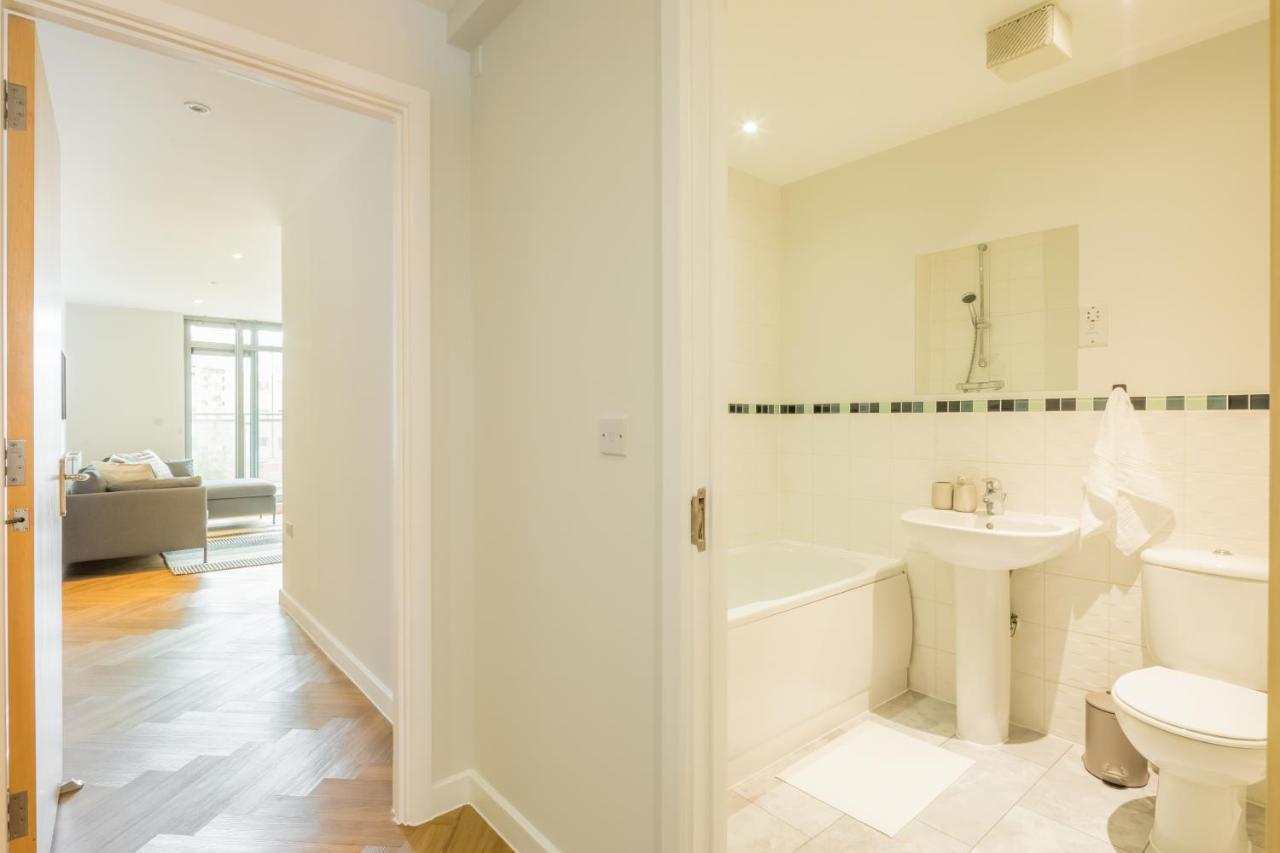 Executive 2Br Apartment Next To Station + Parking Cambridge  Exterior photo