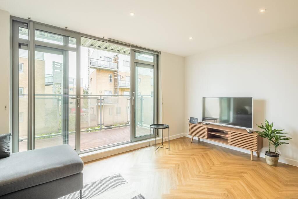Executive 2Br Apartment Next To Station + Parking Cambridge  Exterior photo