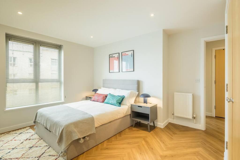 Executive 2Br Apartment Next To Station + Parking Cambridge  Exterior photo